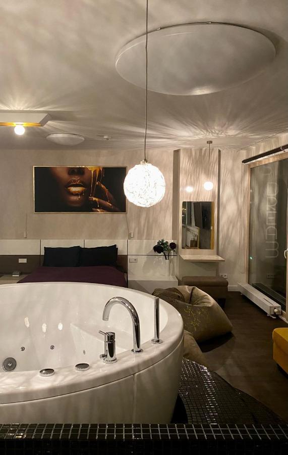 Апартаменти Sky Flat Jacuzzi 27 Floor Клайпеда Екстер'єр фото
