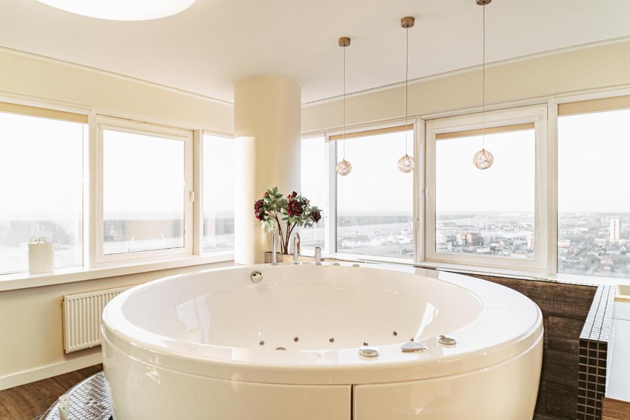 Апартаменти Sky Flat Jacuzzi 27 Floor Клайпеда Екстер'єр фото