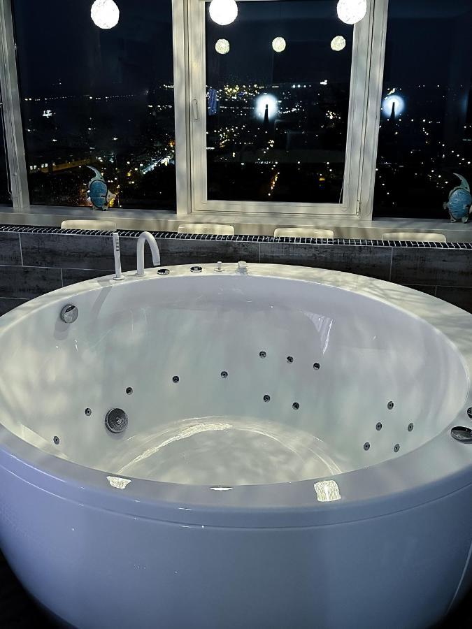Апартаменти Sky Flat Jacuzzi 27 Floor Клайпеда Екстер'єр фото