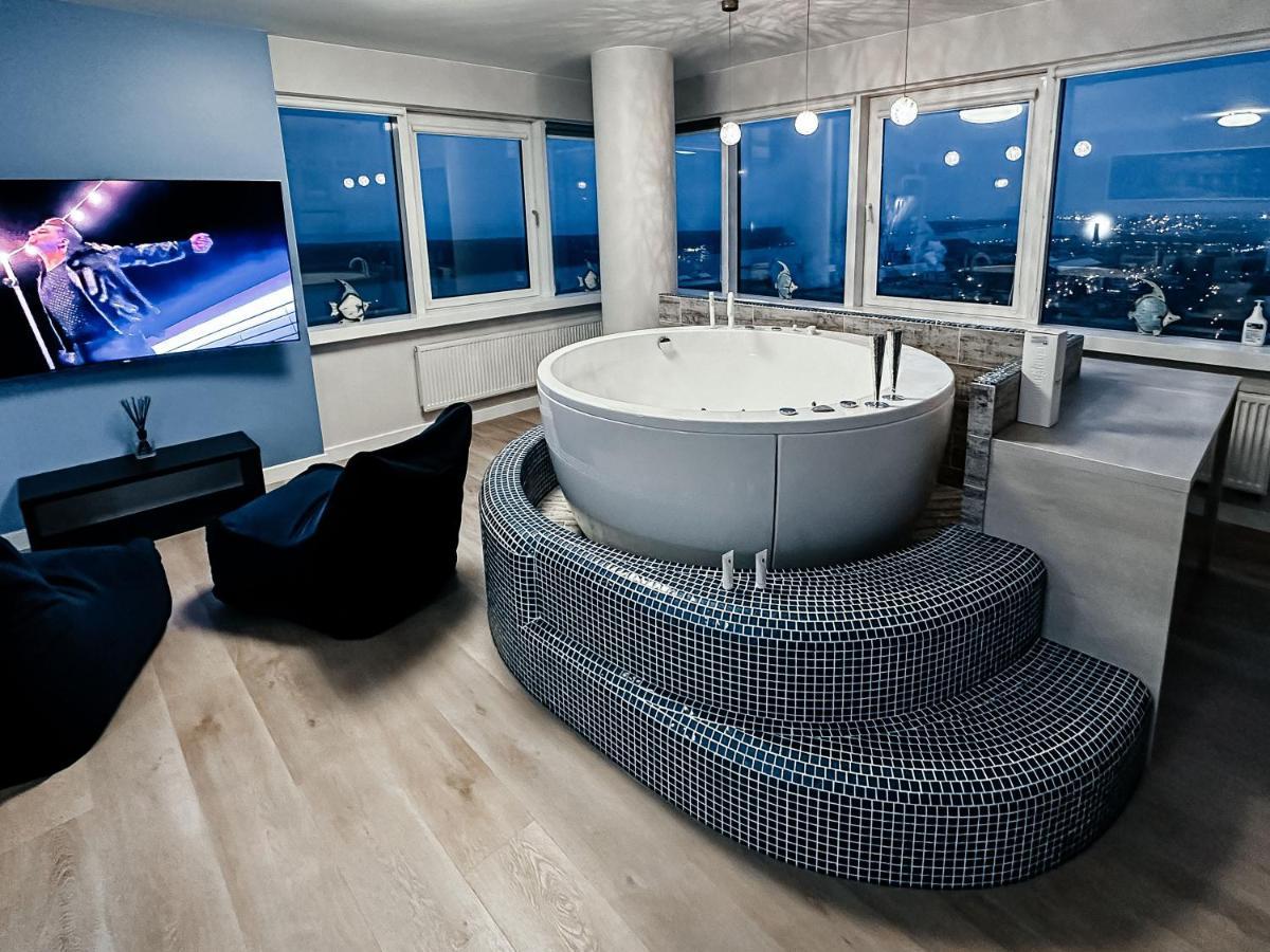 Апартаменти Sky Flat Jacuzzi 27 Floor Клайпеда Екстер'єр фото