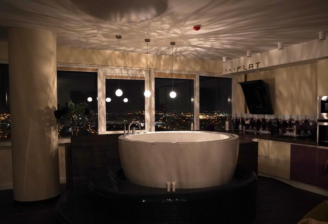 Апартаменти Sky Flat Jacuzzi 27 Floor Клайпеда Екстер'єр фото